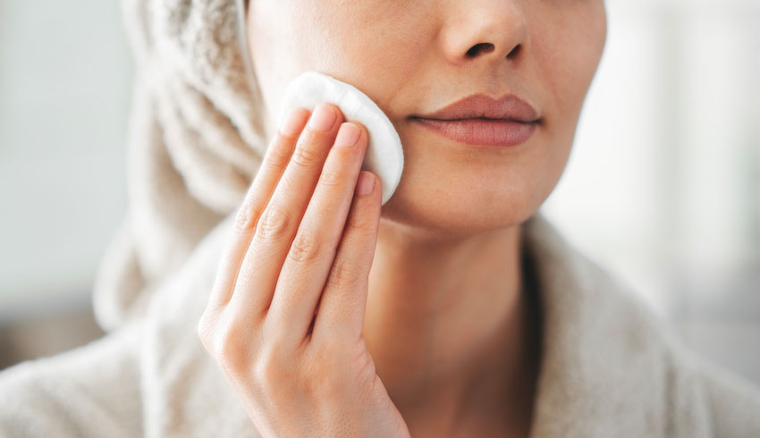 How To Use Azelaic Acid: Routine, Layering & When To Use It